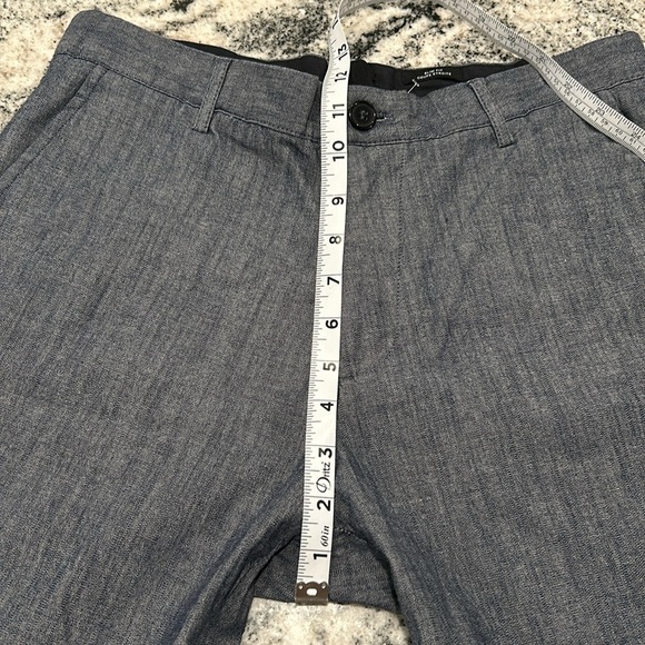 BNWT Size 32 H&M slim fit shorts, 2 side pockets, 2 back pockets and belt loops - Picture 10 of 10